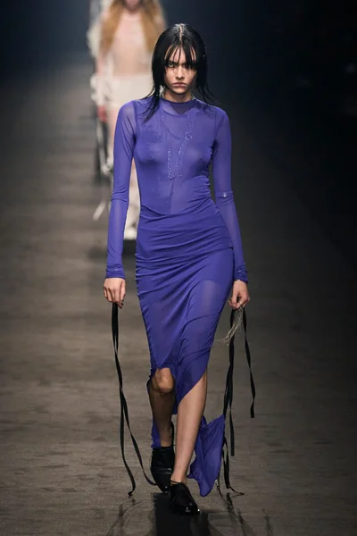 Look 16